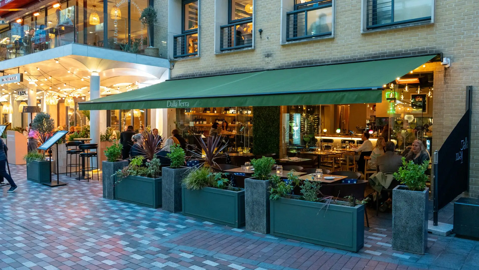 Dalla Terra, London